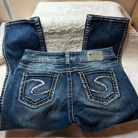 Women’s Silver Jeans Co. 
Style: Suki Mid Capris - Picture 3 of 8